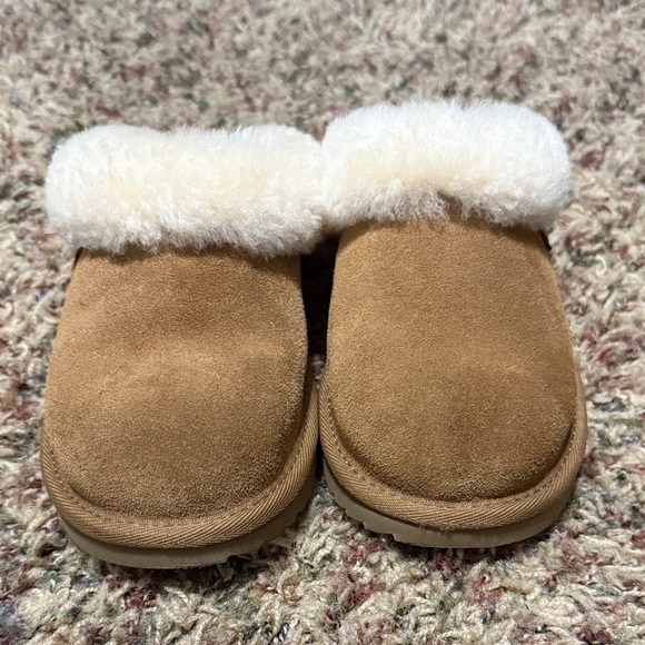 UGG Chestnut disquette Slippers with Soft White Lining - Picture 2 of 9
